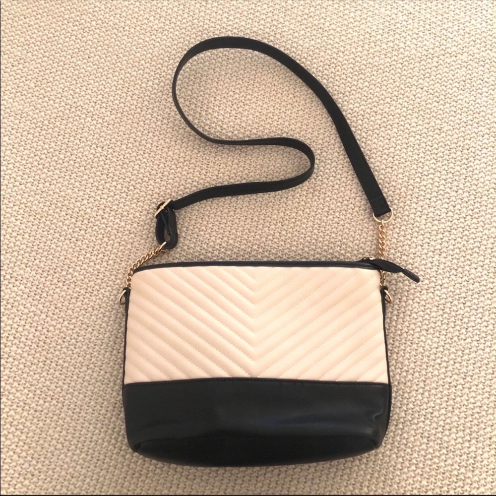 NWOT Black & White Purse